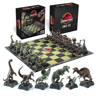 Noble Collection Universal - Jurassic Park Chess Set